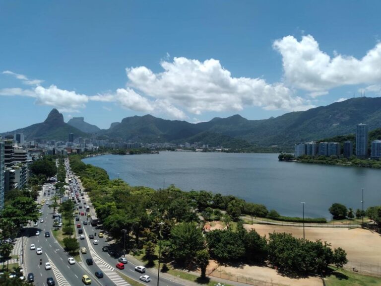LINDO APARTAMENTO PORTEIRA FECHADA | VISTA LAGOA | 220M² – IPANEMA