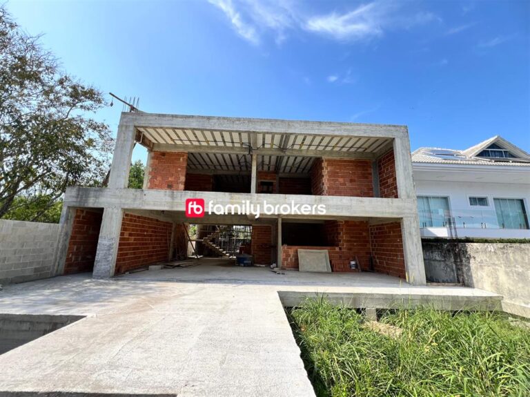 SELECIONE – Sobrado 6 quartos, sendo 6 suítes