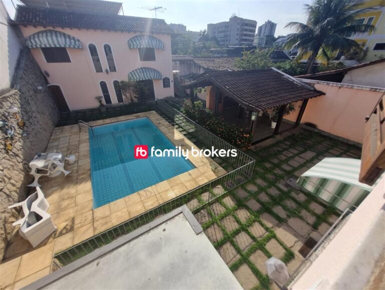 SELECIONE – Casa 6 quartos, sendo 1 suíte