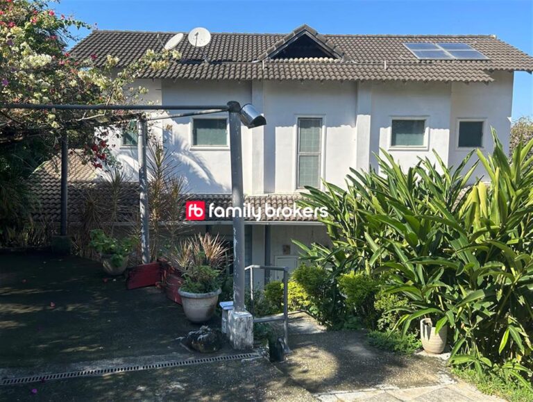 CONDOMÍNIO TERRAÇAS DA BARRA: CASA TRIPLEX DE 250M² E 4 QUARTOS À VENDA