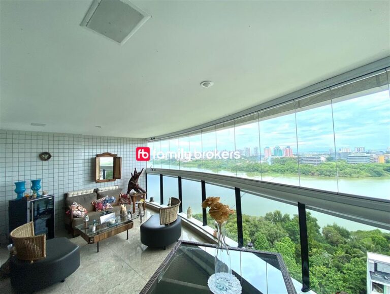 EXCELENTE APARTAMENTO COM VISTA ESPETACULAR NA PENÍNSULA