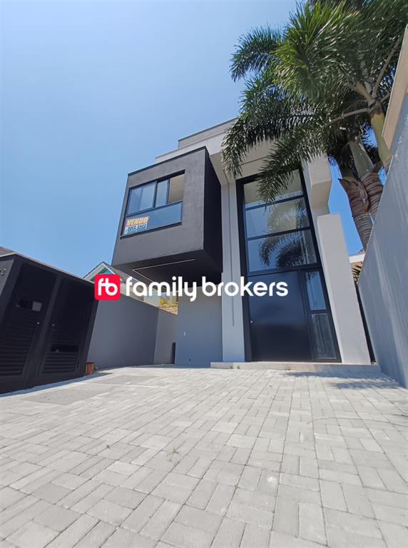 Casa triplex no Riviera del Sol – Recreio, com 4 suítes