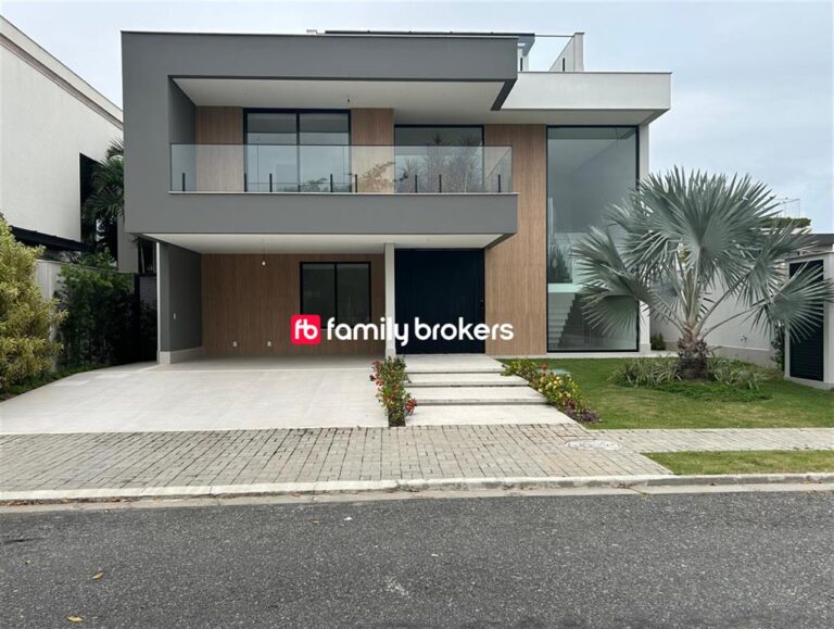 CONDOMINIO ALPHAVILLE: LUXUOSA CASA TRIPLEX COM 5 SUÍTES | 600 M² | 4 VAGAS