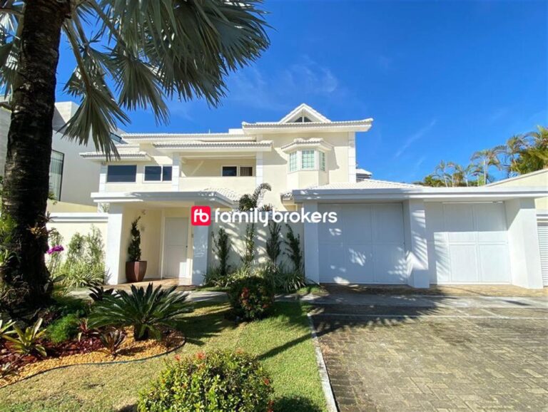 SANTA MÔNICA JARDINS: LUXUOSA CASA COM 5 SUÍTES À VENDA | 612m² | 4 VAGAS