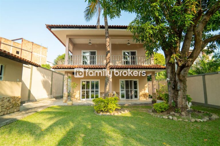 SEU REFÚGIO PARTICULAR: MARAVILHOSA CASA DUPLEX DE 3 QUARTOS | 250M² | LOCALIZAÇÃO PRIVILEGIADA