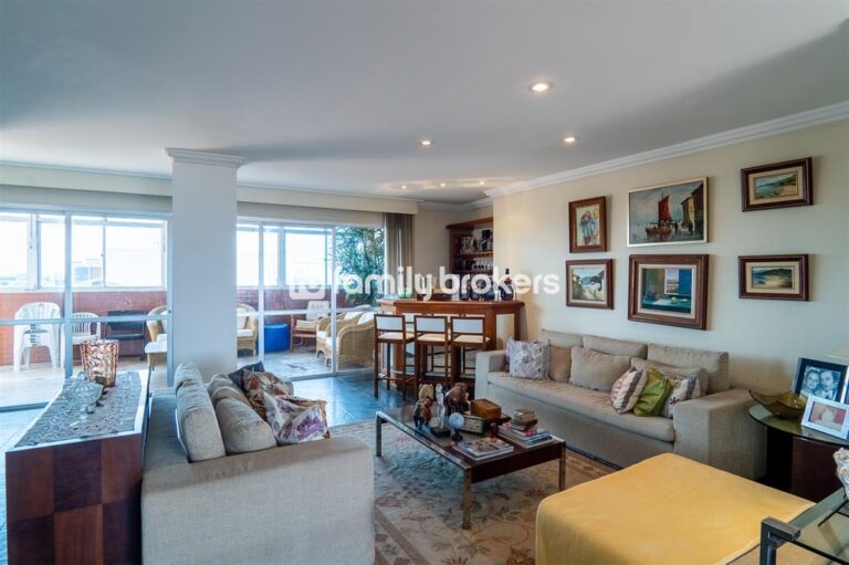 COBERTURA LINEAR COM 430m² E 5 QUARTOS À VENDA