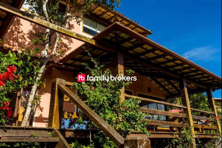 ARMAÇÕES DE BÚZIOS | PRAIA BRAVA: CASA DUPLEX DE 505m² E 7 SUÍTES À VENDA