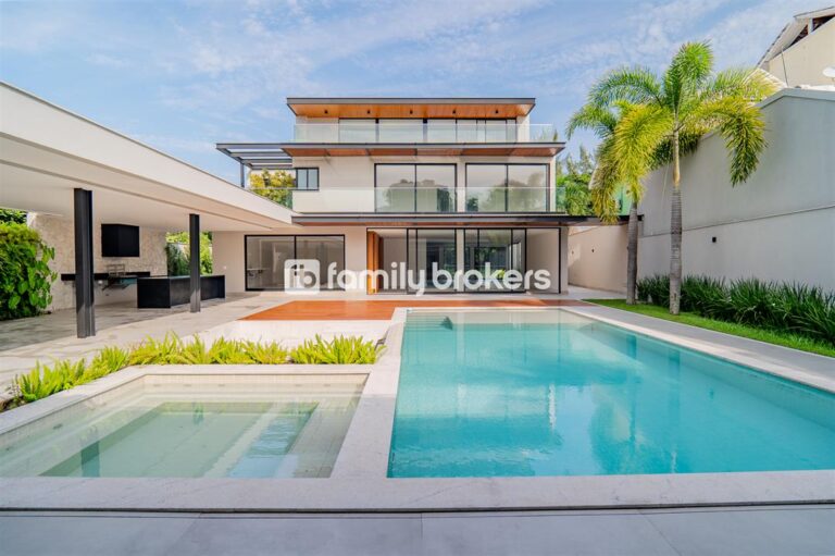 CONDOMINIO MANSÕES: IMPONENTE CASA TRIPLEX COM 5 SUITES | 1417 M² | 8 VAGAS | SOL DA MANHÃ