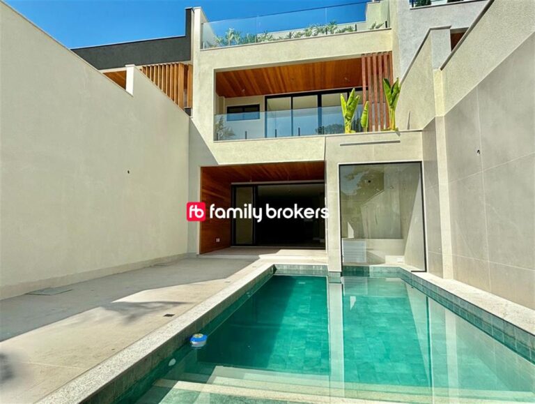 CONDOMÍNIO RIOMAR: LUXUOSA CASA DE 5 SUÍTES | 340m² | 3 VAGAS À VENDA