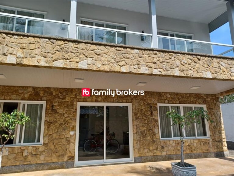 ESPAÇOSA CASA DE ALTO PADRÃO COM 5 QUARTOS SENDO 4 SUITES | 630 M² | 10 VAGAS