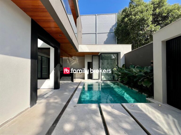 EXCLUSIVIDADE: EXCELENTE CASA TRIPLEX COM 492M² | 4 QUARTOS – RIO MAR