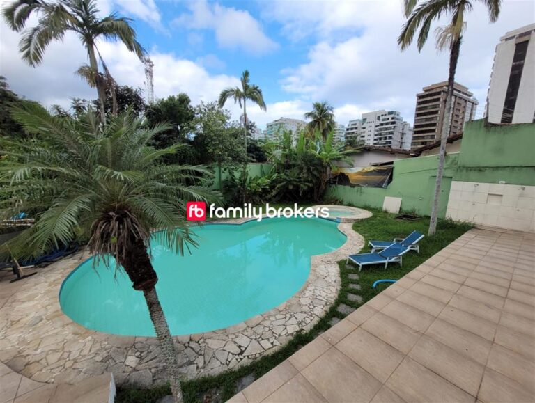 CASA TRIPLEX EM SÃO CONRADO COM 1.050M² | PARA EVENTOS, FESTAS OU HOSTEL