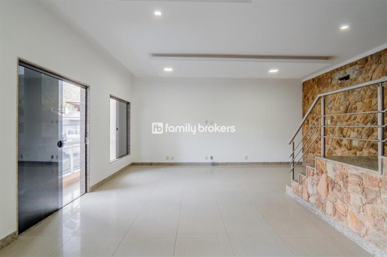 EXCELENTE CASA TRIPLEX COM 275M² | LAZER PRIVATIVO | PONTAL – RECREIO