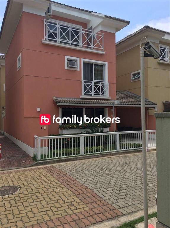 EXCELENTE CASA TRIPLEX COM 4 QUARTOS | 180M² | CONDOMÍNIO VILLAGGIO DEL MARE – RECREIO.