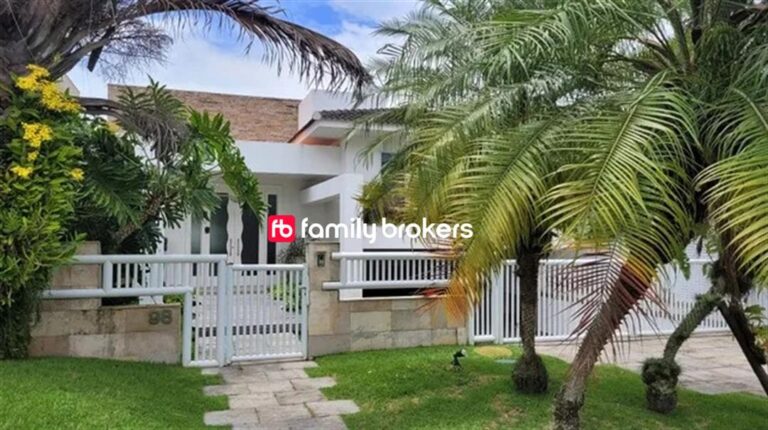 ESPETACULAR CASA DE 4 QUARTOS e 540M² | LAZER COMPLETO – CONDOMÍNIO CRISTAL LAKE