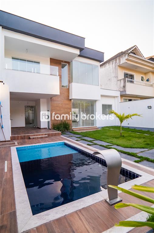 PECHINCHA: IMPÉCAVEL CASA DUPLEX À VENDA EM CONDOMÍNIO FECHADO