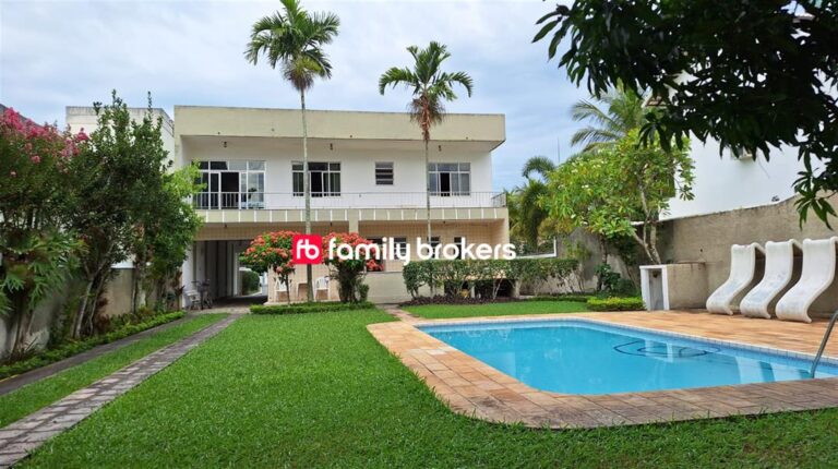 MARAVILHOSA CASA DUPLEX COM 4 QUARTOS EM TERRENO DE 1.000M NA BARRA DA TIJUCA