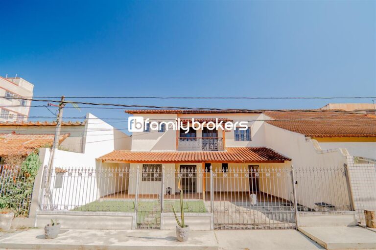 CAMPO GRANDE: LINDA CASA DUPLEX DE 317m² | 5 QUARTOS SENDO 2 SUÍTES | 4 VAGAS