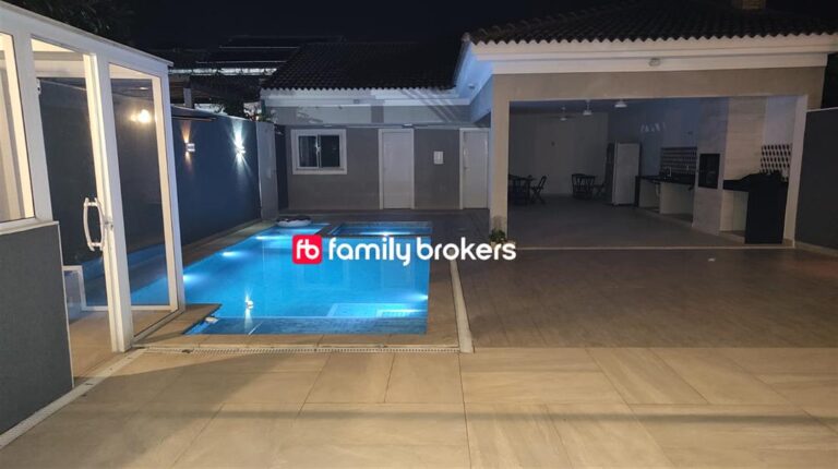 LUXUOSA CASA TRIPLEX | 196M² | 3 QUARTOS | LAZER COMPLETO – GUARATIBA