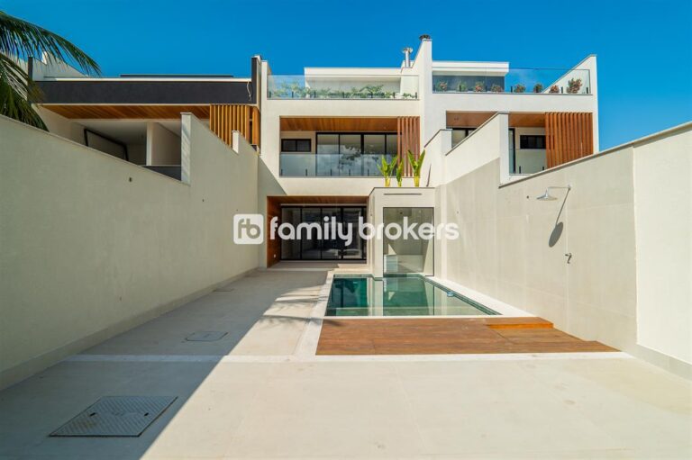 CONDOMÍNIO RIOMAR: LUXUOSA CASA COM 5 QUARTOS | 340m² | 3 VAGAS | OPORTUNIDADE