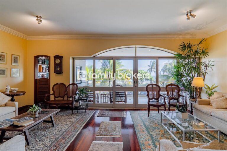 FRONTAL MAR NO POSTO 5 DA PRAIA DA BARRA: 225m² E 4 QUARTOS À VENDA