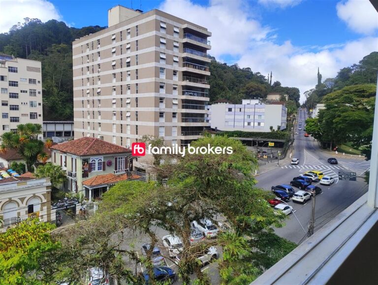 APARTAMENTO DE 142M² | 3 QUARTOS – NO CENTRO HISTÓRICO DE PETRÓPOLIS