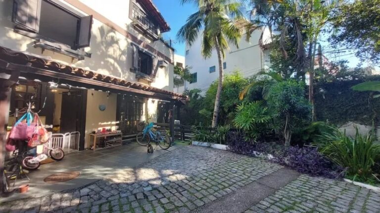 Barra da Tijuca – Cond. Vivendas casa 198m² – 5 quartos + dependência.