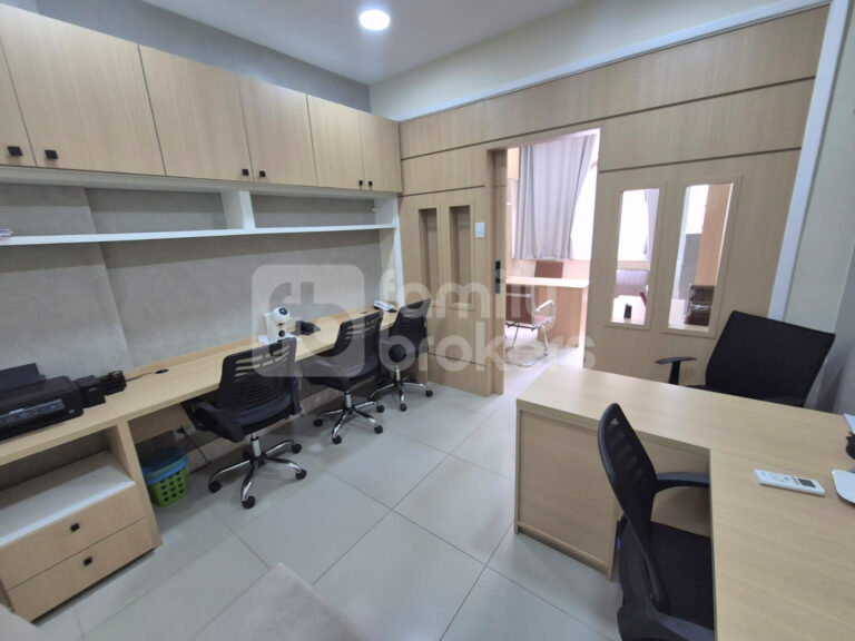 CONJUGADÃO EM PRÉDIO MISTO EM COPACABANA