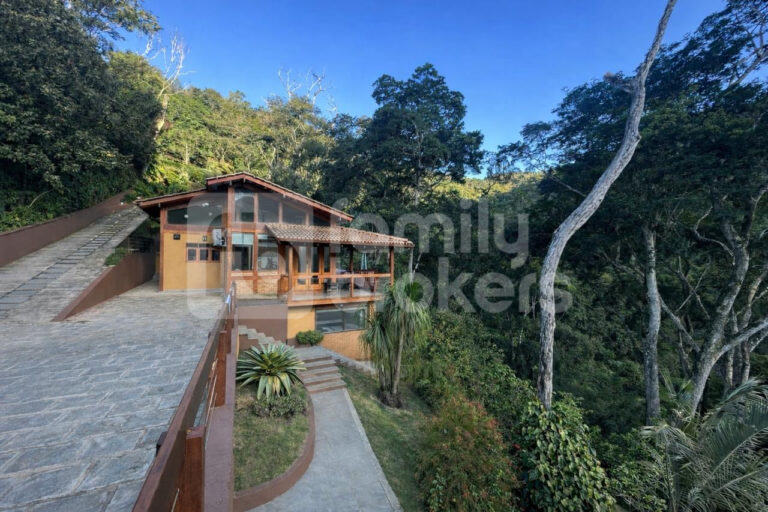 Linda casa na Serra de Petrópolis